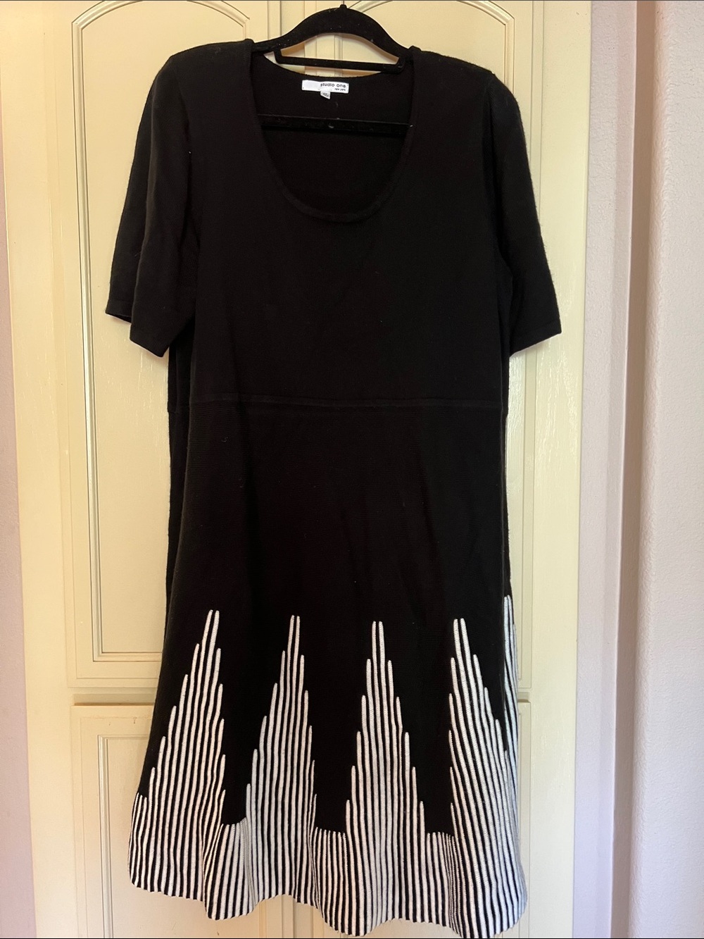 Studio One 2x Black Knit sweater dress with White Trim